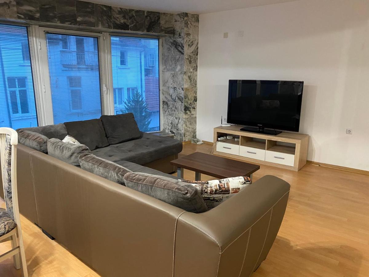 Spacious apartment on Main Street (City Center) - Hizvo
