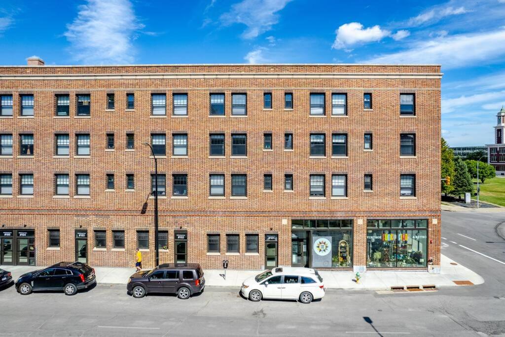 Historic 1 Bedroom Studio in Downtown Des Moines - Housity