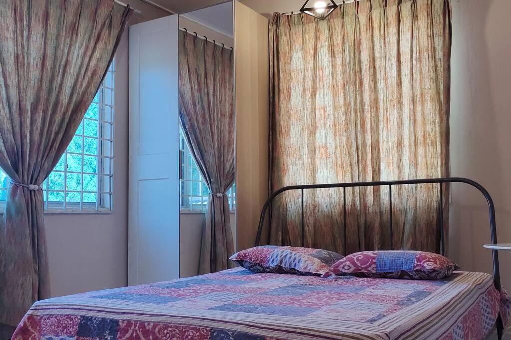 Quiet,Exclusive,Spacious & Classy Semi D house - Housity