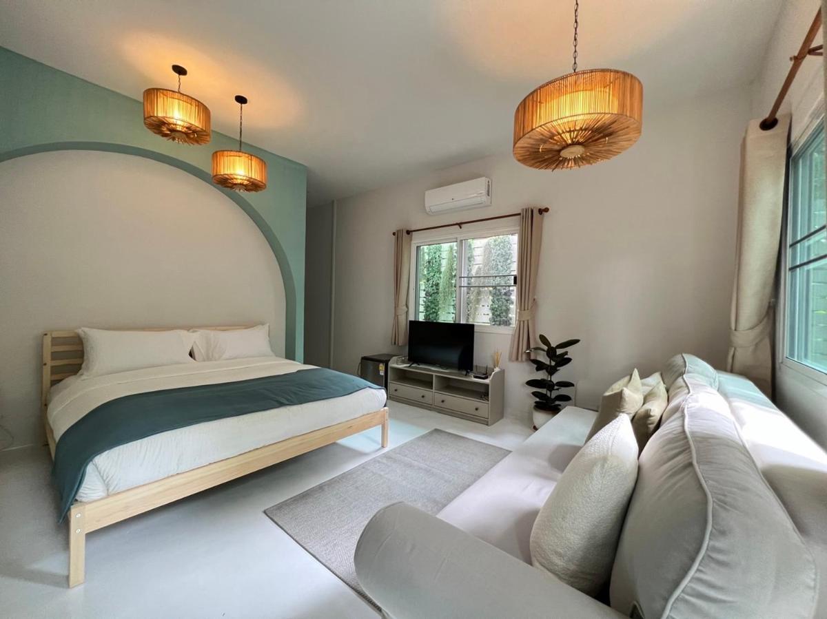 Warm White Hua Hin House - Housity