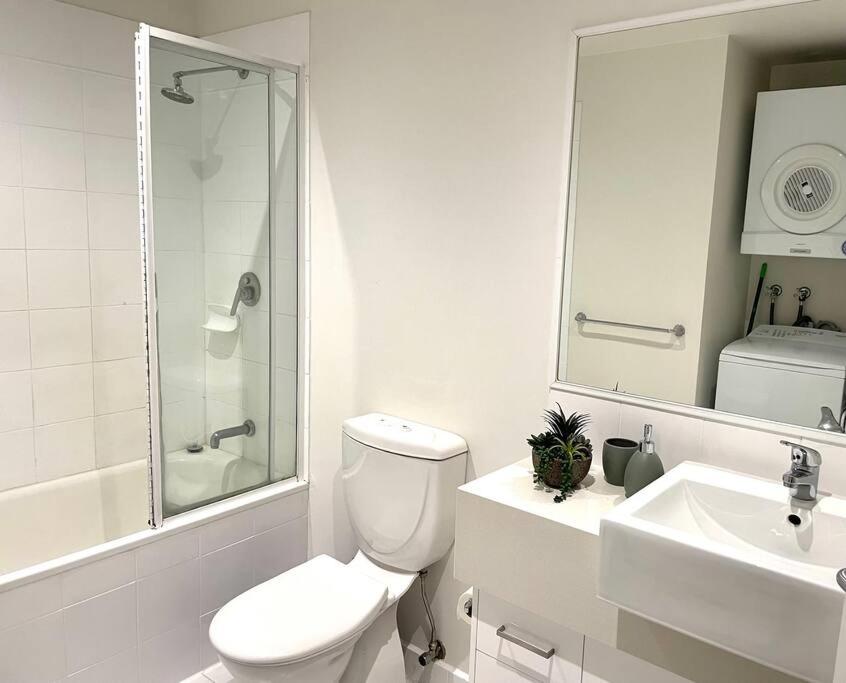 Astral Apartments - Perfectly located 2 bedroom apartment in St Kilda - Housity