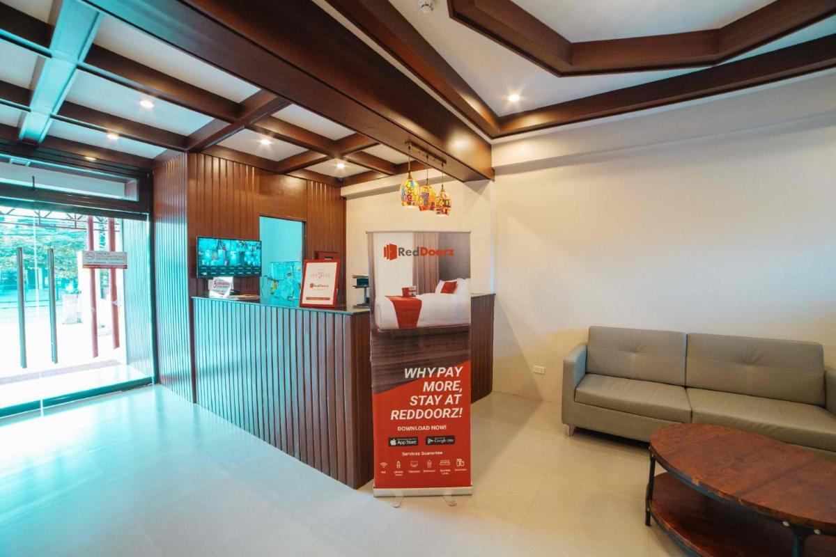 RedDoorz at Traveler's Inn Bajada Davao - Housity