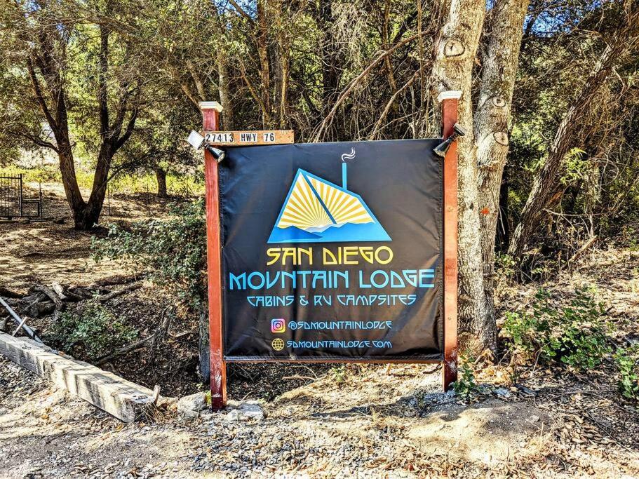 The Luminous Lodge-Remodeled Cabin W/ Valley Views - Housity