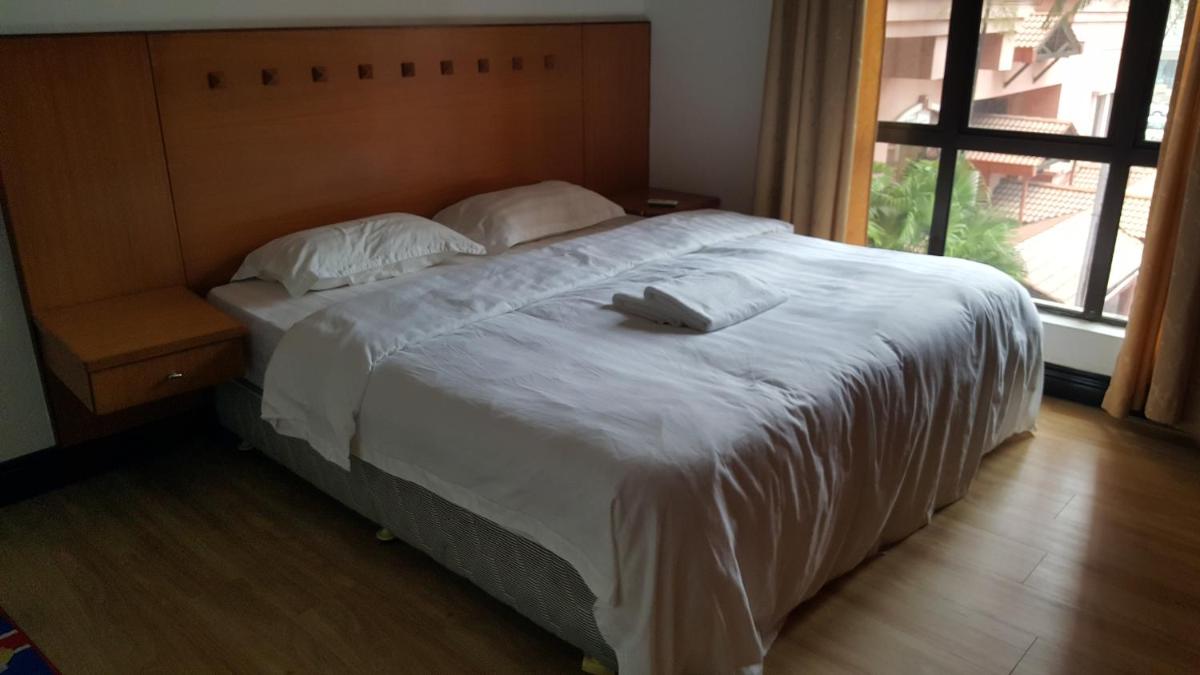 Donald Marina Court Condo - Housity