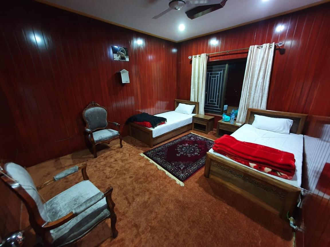 Orangeloft Lower Kachura Lake - Housity