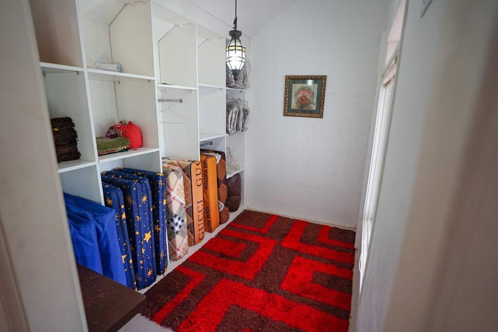 Villa Alaska Ciaro Nagreg, Pool, BBQ & Camping - Housity