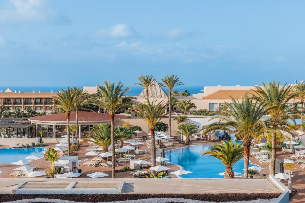 Piscina en o cerca de Iberostar Waves Gaviotas Park
