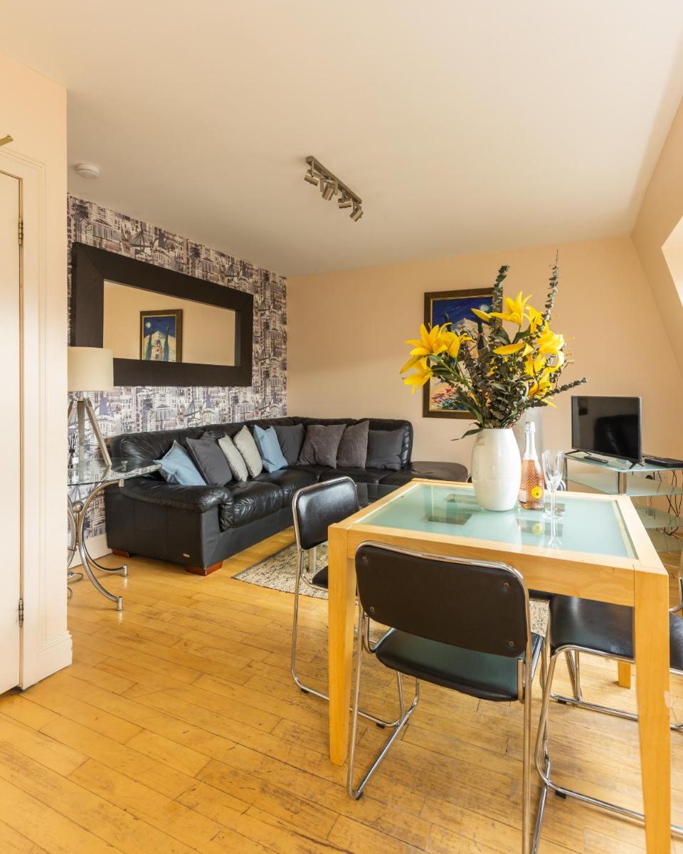 Amazing Castle View Apartment - Housity