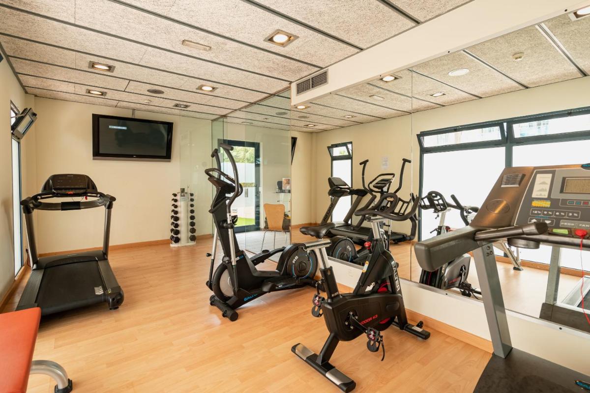 Gimnasio o instalaciones de fitness de Blaumar Hotel