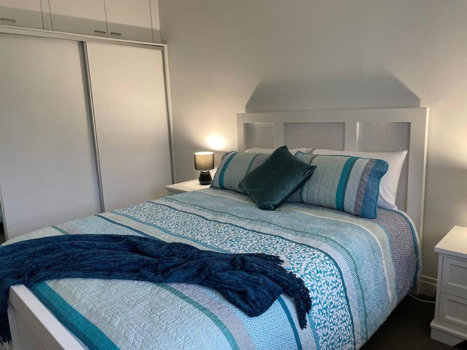 Walnut House - Hargreaves St close to Lake Weeroona - Housity