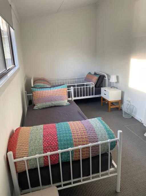 Walnut House - Hargreaves St close to Lake Weeroona - Housity