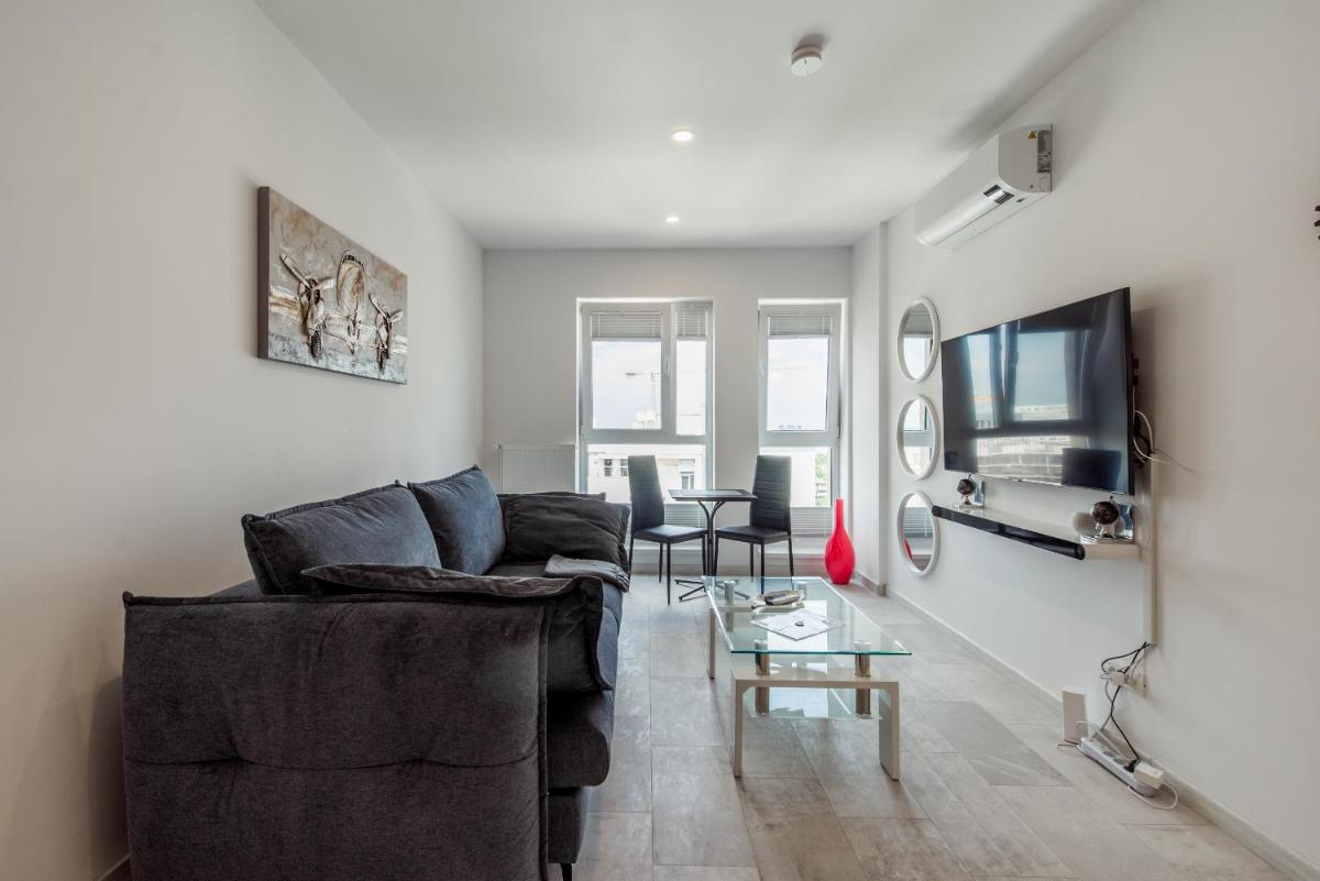 Fancy Penthouse Studio with Lakeview W10 - Housity