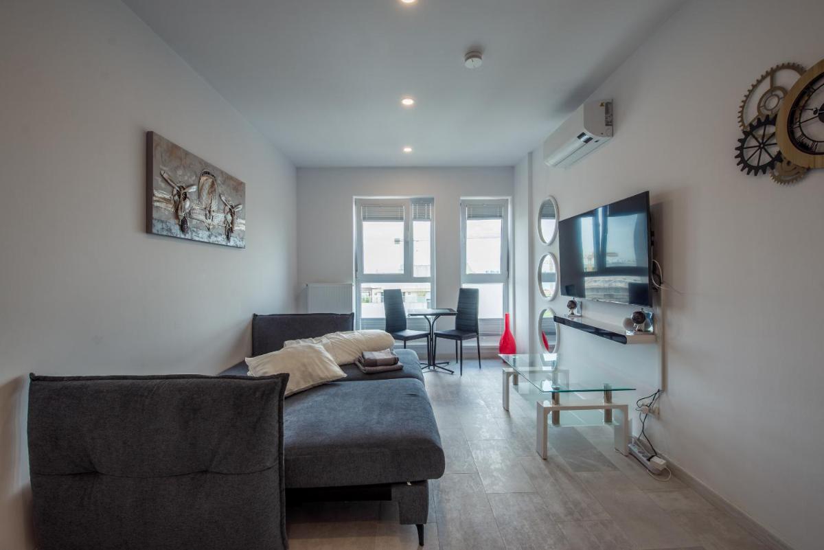 Fancy Penthouse Studio with Lakeview W10 - Housity