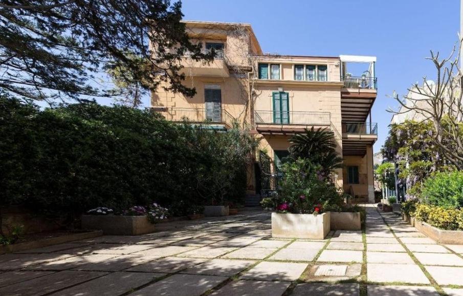 The White Sail - Mondello Apartment with Terrace - casa di vincenzo e andrea - Housity
