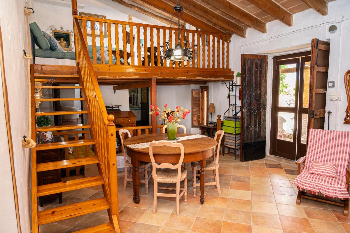 Nice Majorcan country house Sta Maria del Camí by Renthousing - Housity