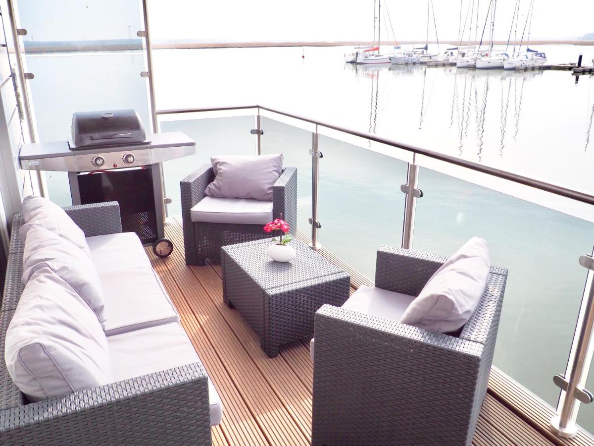 Ein Sitzbereich in der Unterkunft Schwimmende Häuser im BALTIC SEA RESORT