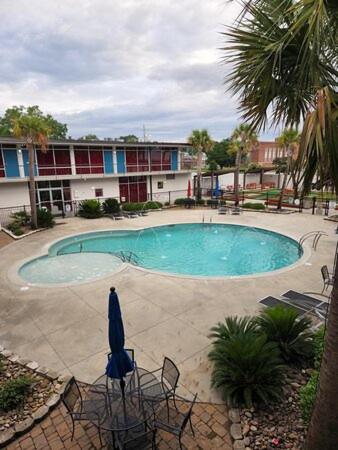 Mother Earth Motor Lodge - Housity