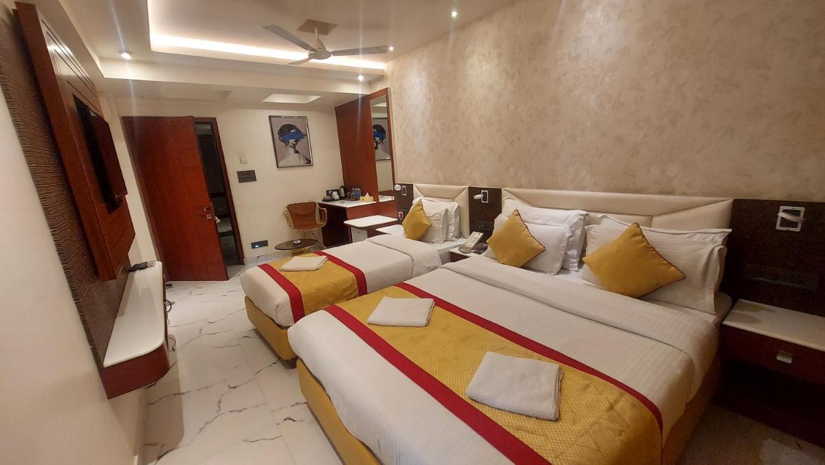 Hotel Manila - Housity
