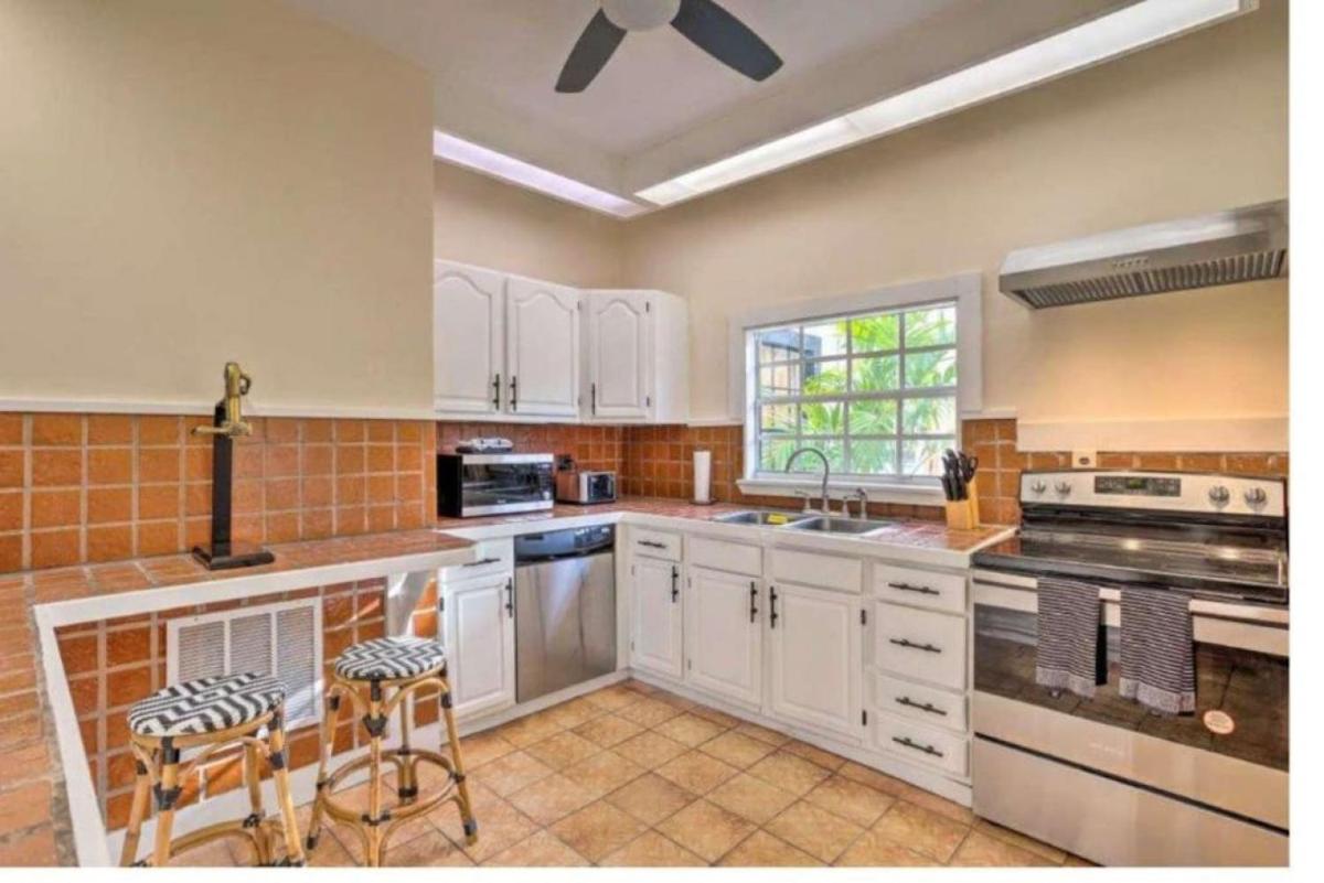 One of a kind Spanish style house with Heated Pool - Housity