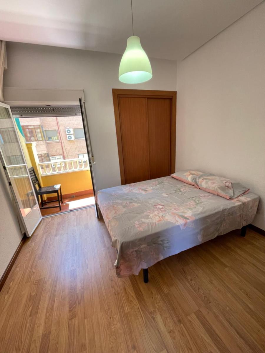 Habitación privada con terraza Madrid Rio - Housity