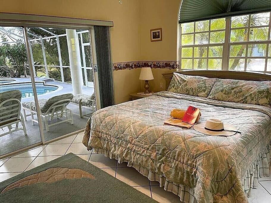 The Yellow Home amazing lake view - Housity