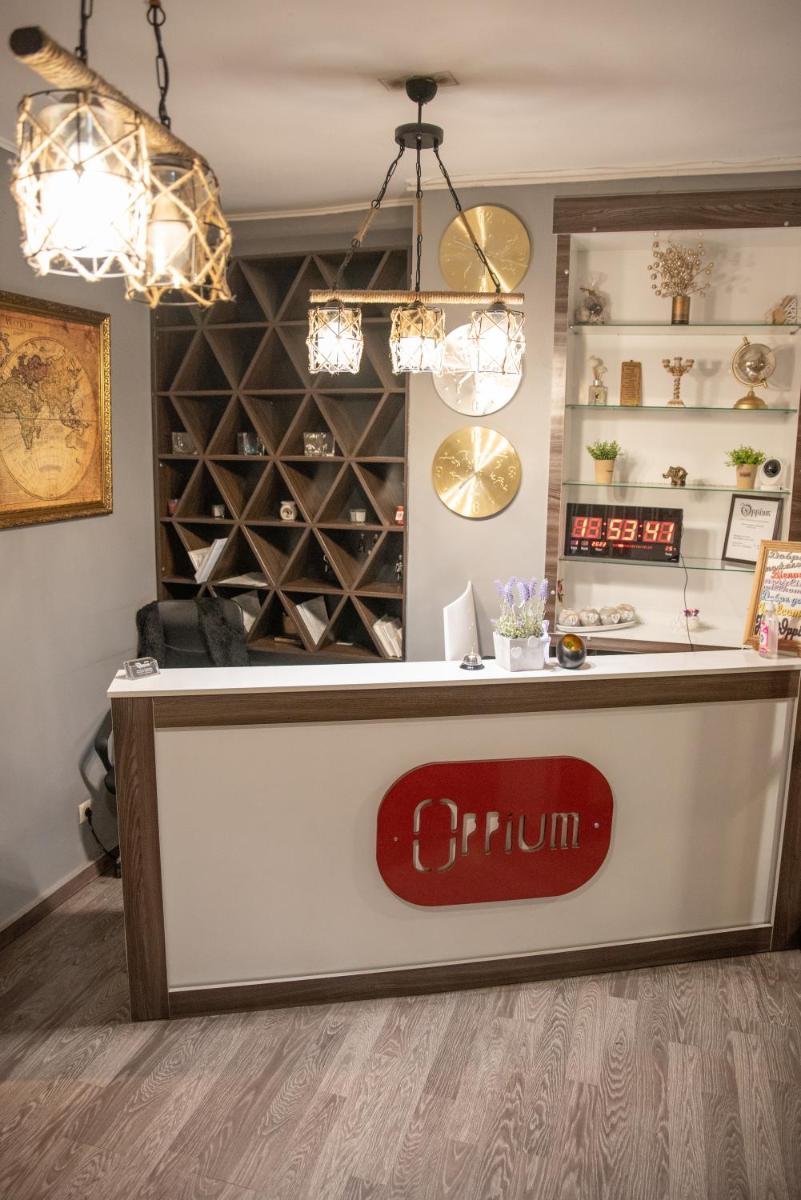 Suitetrails - Hotel Oppium Restaurant & Garden