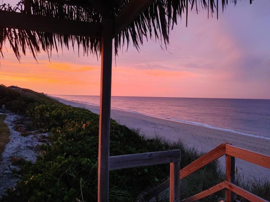 Melbourne Beach Ocean Front house on 1.2 acres - Housity
