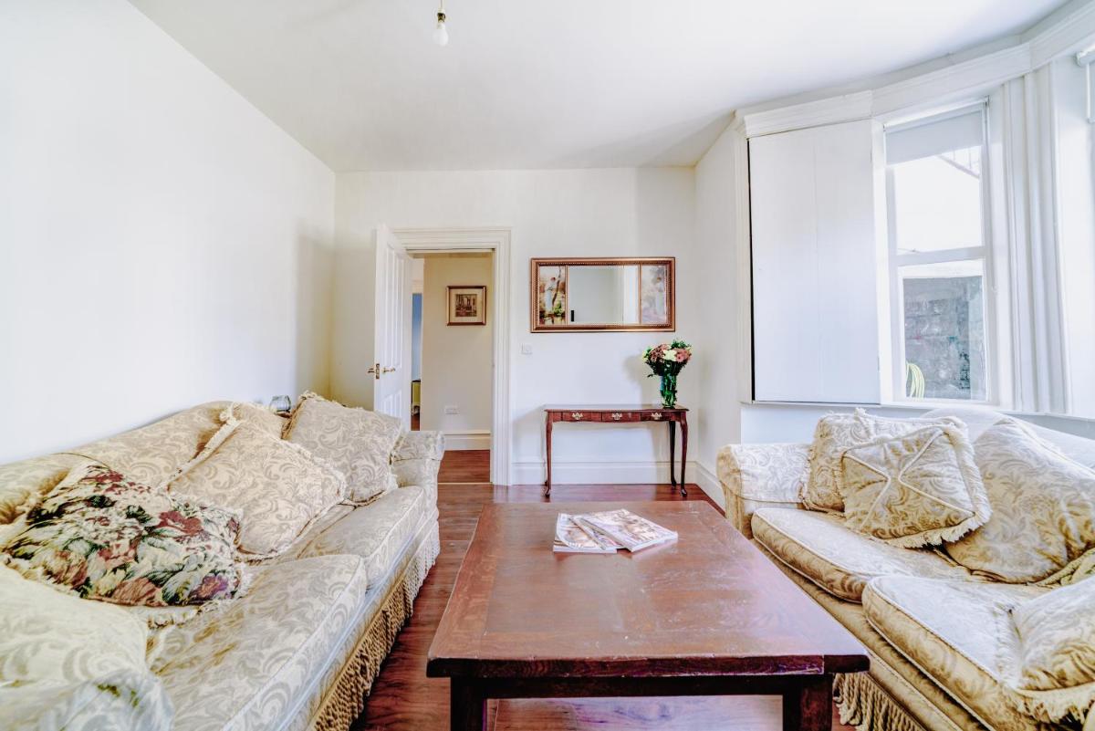 2 Victoria Street - Housity