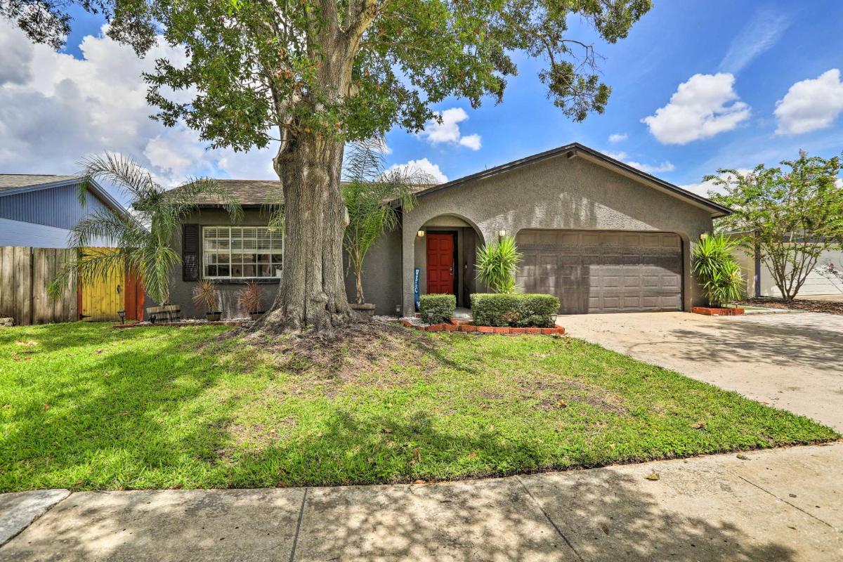 Modern Pinellas Park Home Less Than 10 Mi to Beach! - Housity
