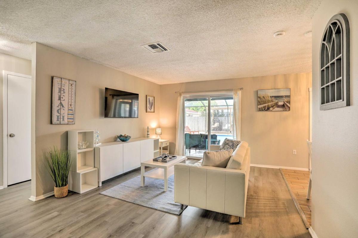 Modern Pinellas Park Home Less Than 10 Mi to Beach! - Housity