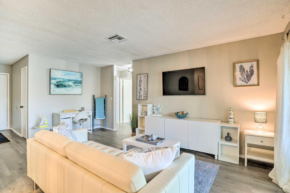 Modern Pinellas Park Home Less Than 10 Mi to Beach! - Housity