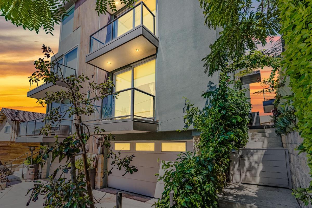 Modern and Spacious 3Br Townhome in Little Italy, San Diego - Housity