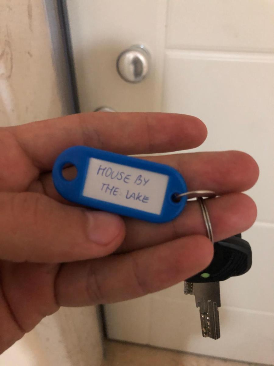 House by the lake - Housity