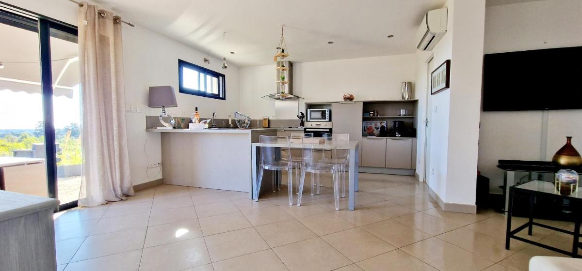 Villa Bistinetti Rez de villa tout confort avec piscine - Housity