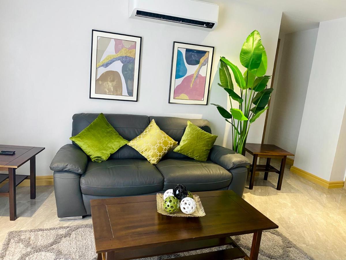 Walking Street Condo Beautiful 1 king bedroom - Housity