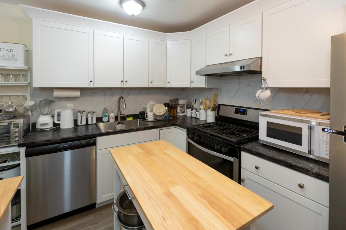 Peekskill Guesthouse-Downtown Modern Spotless Free Parking - Housity