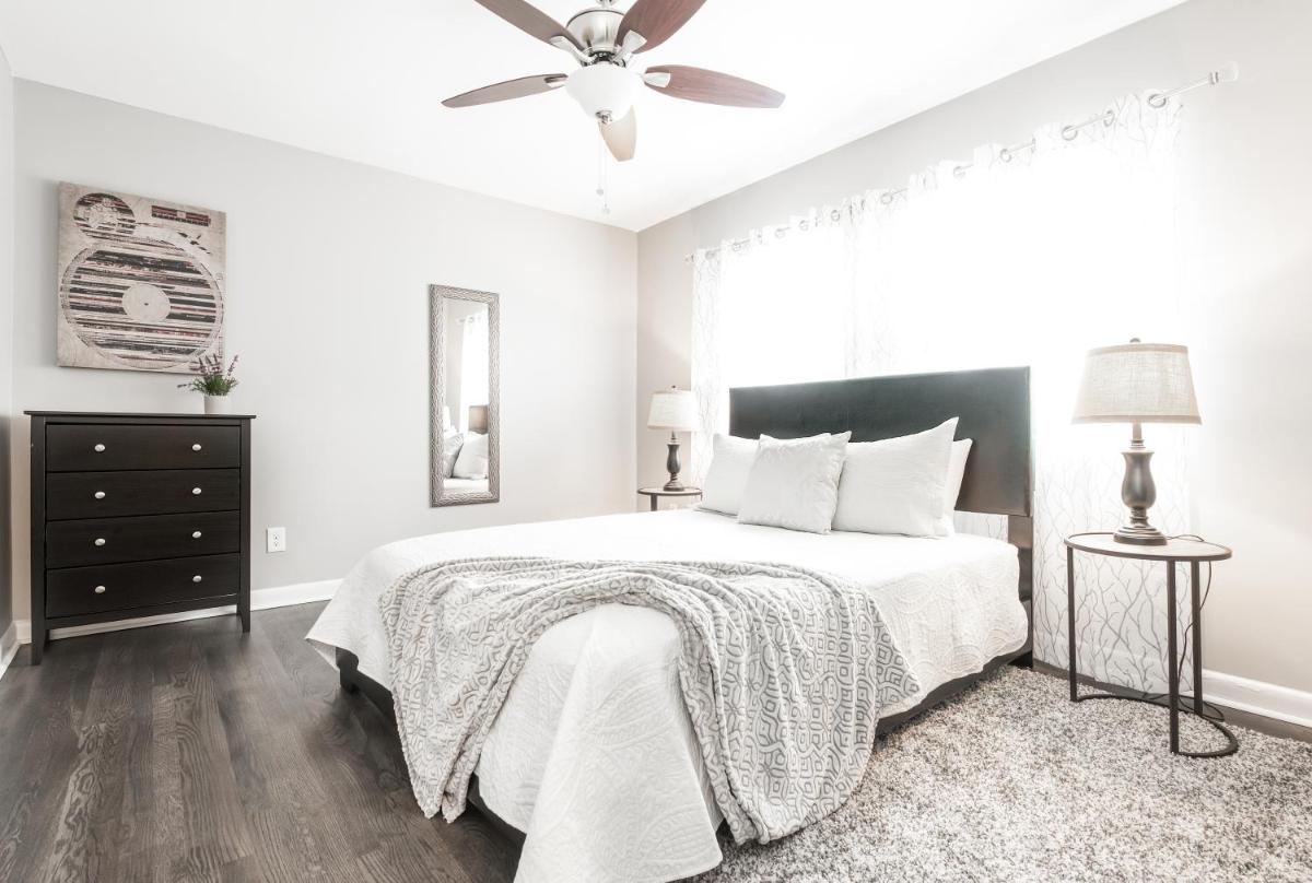 Stylish OneBedroom in Popular Virginia Highland - Housity
