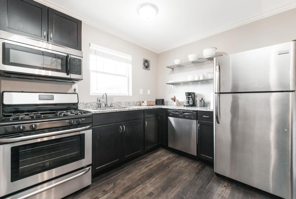 Stylish OneBedroom in Popular Virginia Highland - Housity