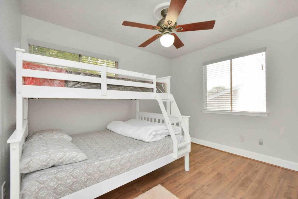 Guest Homes - Housity