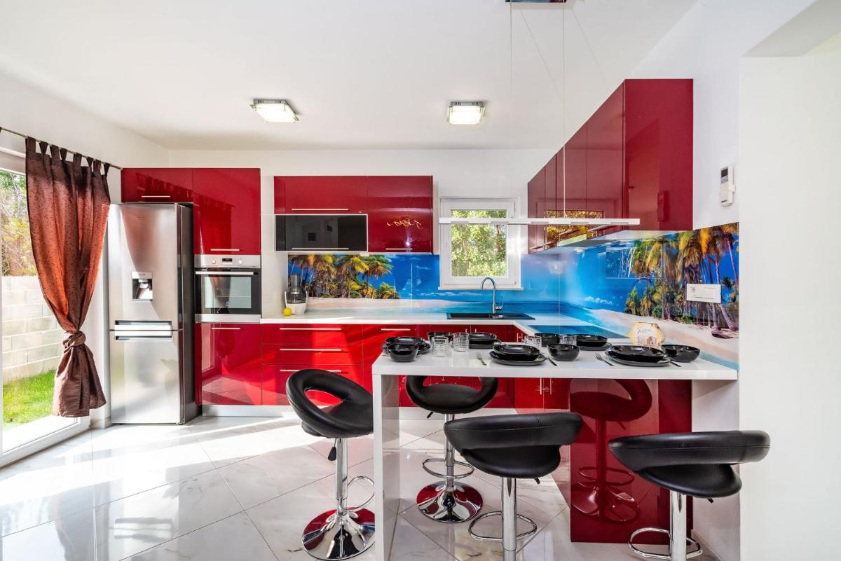Holiday house with a parking space Nin, Zadar - 18143 - Housity