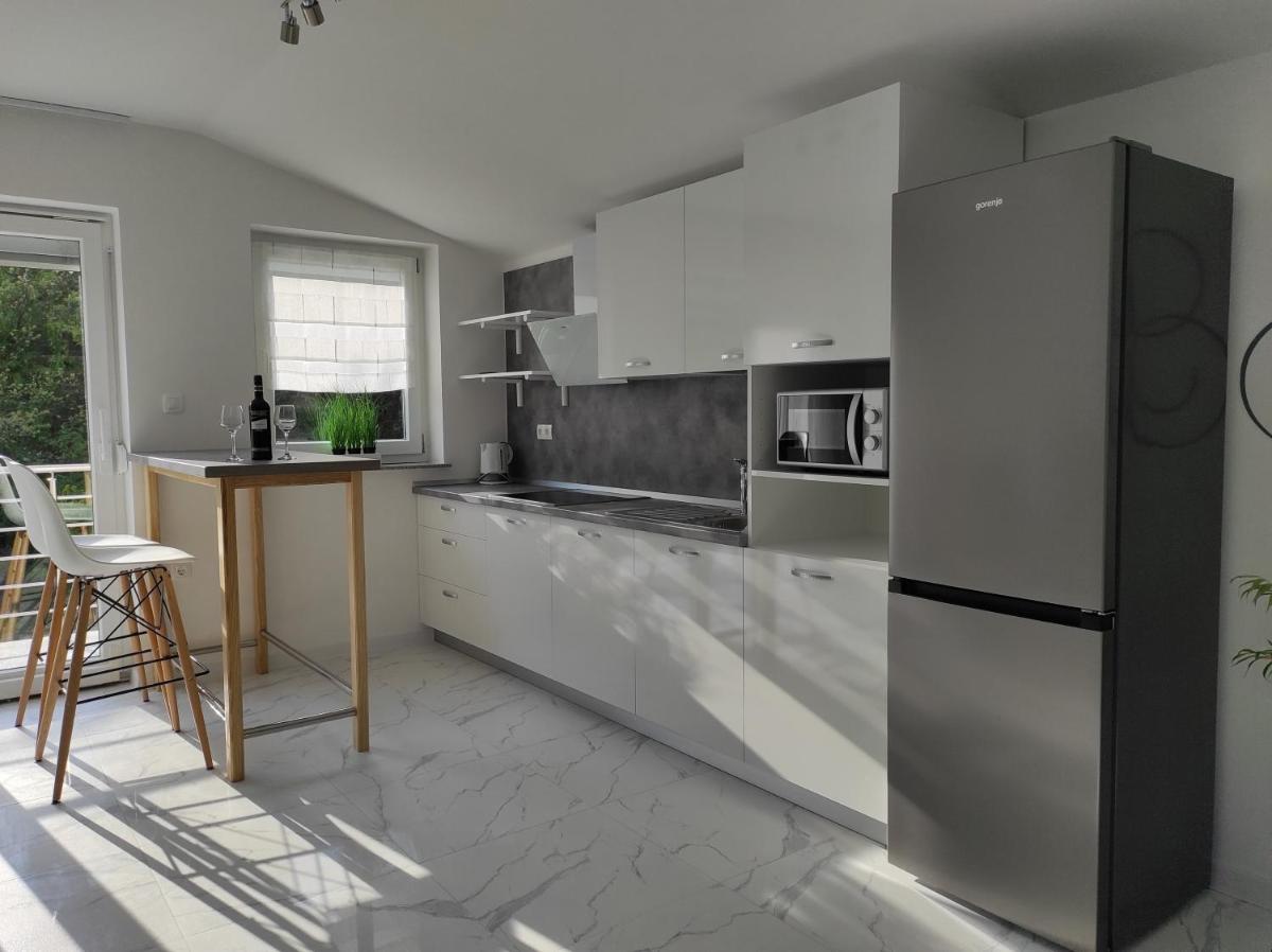 Apartments with a parking space Rijeka - 18146 - Housity
