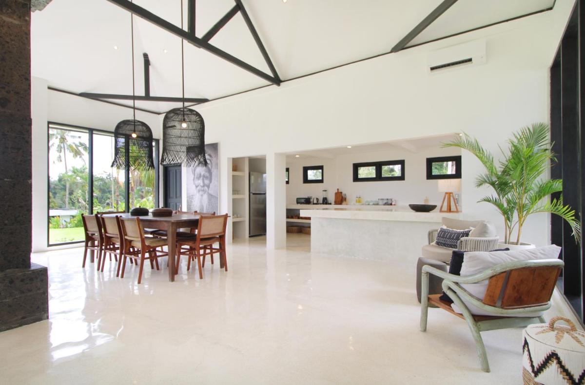 Puri Hijau Villa with Jungle View in Tegalalang Ubud - Housity