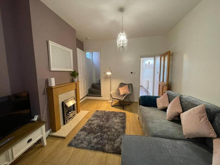 URBAN CITY SUITES 4 bed house, garden, Ideal for Contractors&Families - Housity