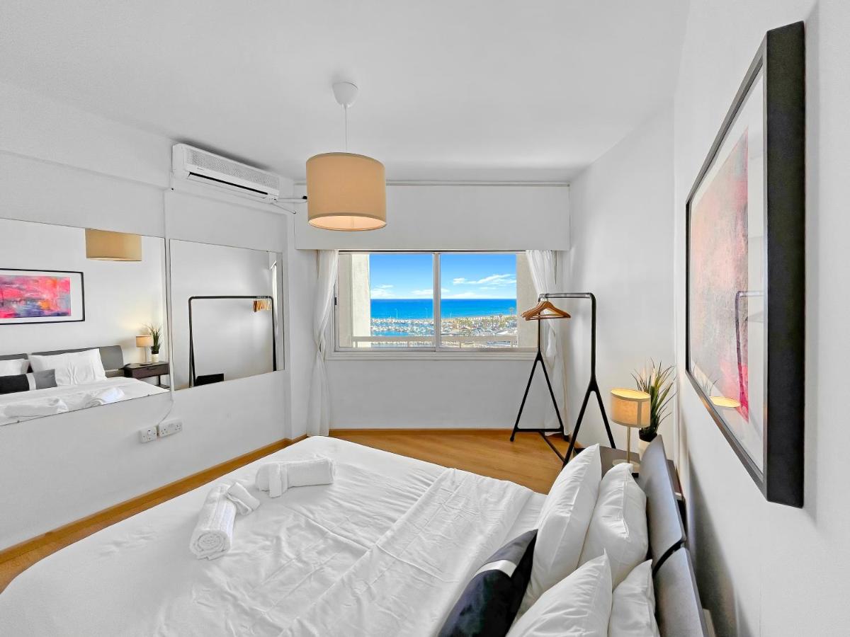 1BR Seaview Apt with community pool in center - Housity