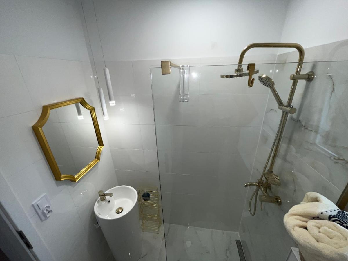 ZEN - przytulne mieszkanie. Mieroszów, Sokołowsko, 2 km do Czech. - Housity