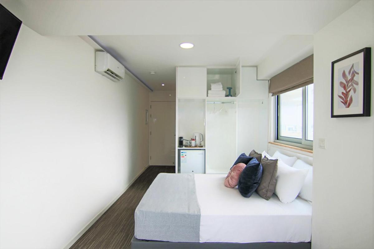 Phaedrus Living: Luxury Suite Nicosia 507 - Housity