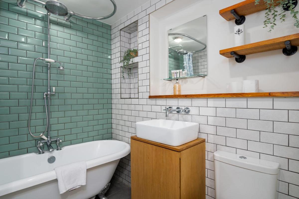 GuestReady - A charming stay in Clapham - Housity