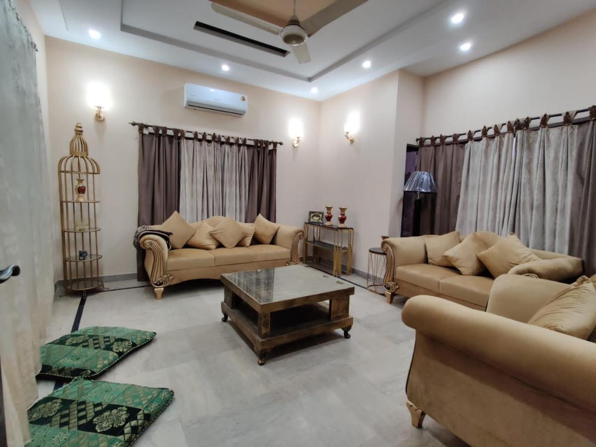 Furnished Home Upper Portion - Housity