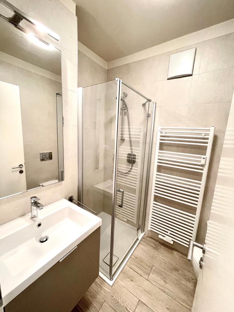 Bright studio apartment with free private parking - Hizvo