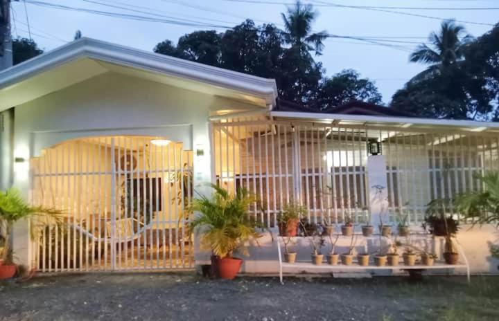 3-BEDROOM HOUSE (FULLY-FURNISHED) WITH MINI POOL - Housity
